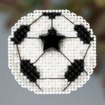 Набір для вишивання "Soccer Ball//Футбольний м'яч" Mill Hill MH183201